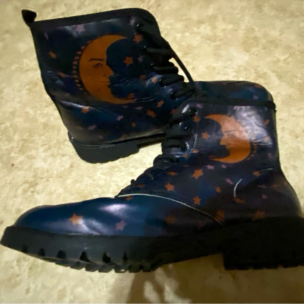 Star & Moon Pattern Lace-up Front Combat Boots 42 In women’s